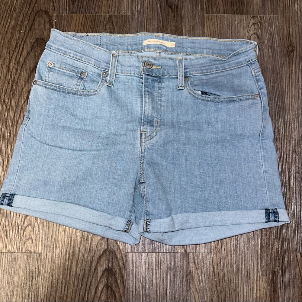 Short Levis Mid Length Denim Shorts size 30